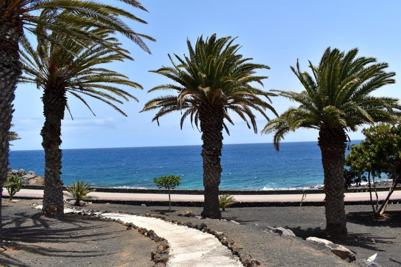 Sunny Bungalow In Front Of The Sea 3 Bedrooms Costa Teguise Bagian luar foto